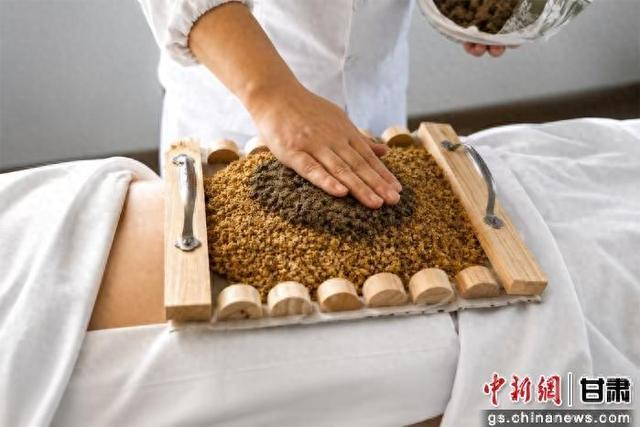 图为临夏县患者在医院治疗。（资料图）张志强 摄