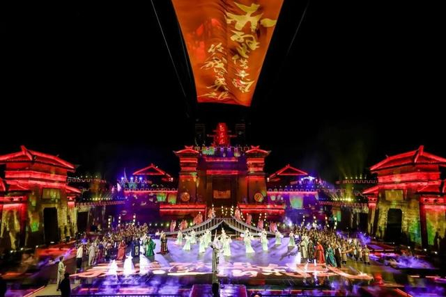 湖北三国赤壁古战场《借东风》大型实景剧
