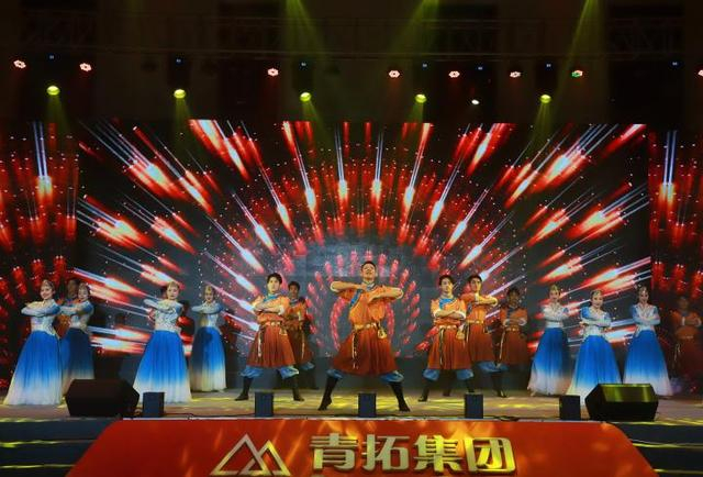 图为蒙古族舞蹈《雄鹰》。沈朝威 摄
