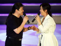 那英演唱会临时加唱《弯弯的月亮》致敬刘欢，网友担心会被罚款，文旅局回应