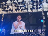 白举纲把他老婆的正脸，直接晒在了敦煌的大漠落日底下…