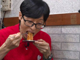 刘在石到司机餐厅吃饭，辣炒猪肉真不错，不到1万韩元是真便宜