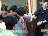 张真源这回退得挺突然，不行了我提前退出，你们男人局…