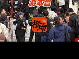 众多影迷排队告别游本昌