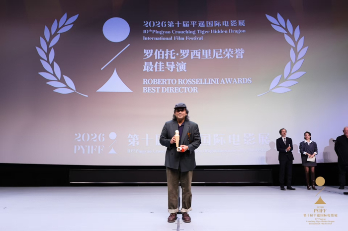 拉斐尔·曼努埃尔凭《菲律宾女孩》获“罗伯托·罗西里尼荣誉·最佳导演”