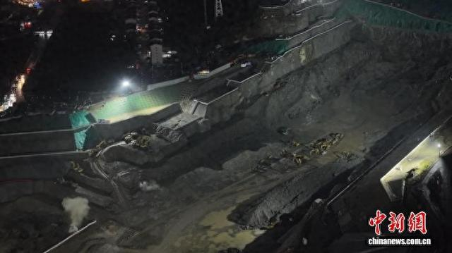 9月30日，三峡枢纽新通道先行开挖区完成爆破开挖作业。葛守杰 摄