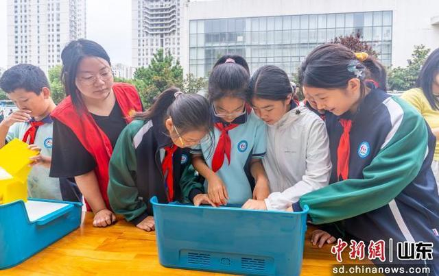 日照市将培育科学精神与弘扬科学家精神贯穿于教育教学全过程。山东省科协供图