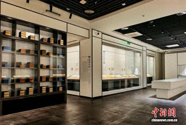 “楮墨长安 万里同风——汉文与西夏文古籍文献特展”开展。西安博物院供图