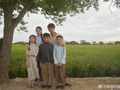 《给阿嬷的情书》下映，导演发木生与淑柔一家“团圆”合照