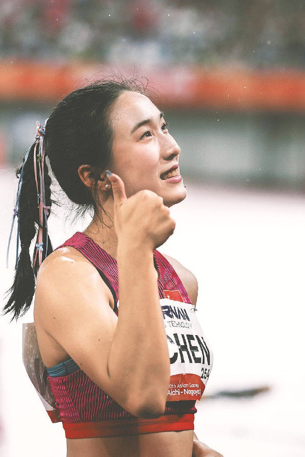             陈妤颉为自己点赞  特派记者  李铭珅  摄          