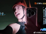 面对高空没有慌乱紧张，林依晨自在享受滑索带来的旅途乐趣