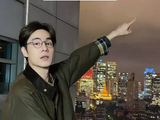 胡一天帅脸玩抽象，纸飞机写国庆快乐