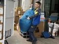 国庆假期坚守岗位的快递小哥康杨：“忙完这阵，再安排休假”