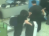 女子落地杭州机场后，哭着打电话给丈夫：包不见了，恐怕要损失几十万元生意！濒临崩溃时，一通电话打了过来