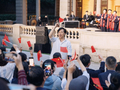 国庆日，上海音乐学院草坪化作国旗的海洋