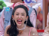 蔡文静站在灯下等人，不料杨迪说的话，让娜扎笑疯！