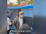 沈腾王琦带娃国庆出游，陪儿子玩大摆锤和过山车，紧张感溢出屏幕！