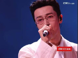 唱情歌的王传君完全不一样的感觉