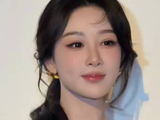杨紫时装周怼脸拍好权威 她的眼睛绝对是内娱独一份