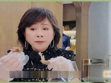 刘嘉玲不刻意煽情，也不嘴上画饼，行动永远走在前面…