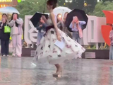今日份田曦薇公主转圈🥺脑子里已经自动播放“踮起脚尖提起裙边”了呜呜