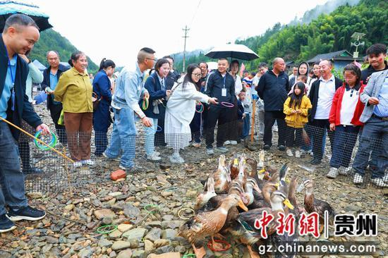 剑河县太拥镇昂英村开渔节活动现场。剑河县融媒体中心 供图