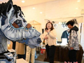 国庆假期 内蒙古美术馆艺术市集吸引游客