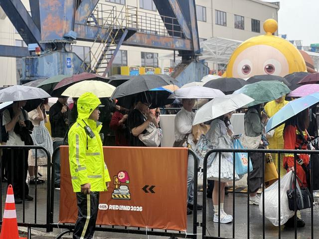 杨浦警方疏导客流 上海市公安局杨浦分局供图