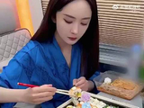 “杨幂实际只吃了一口寿司一口面… ”