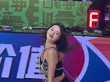南京同曦啦啦队随机迷倒男女嘉宾，CBA现场互动太甜
