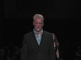 摇滚主唱Josh Homme为Ann Demeulemeester走秀巴黎时装周