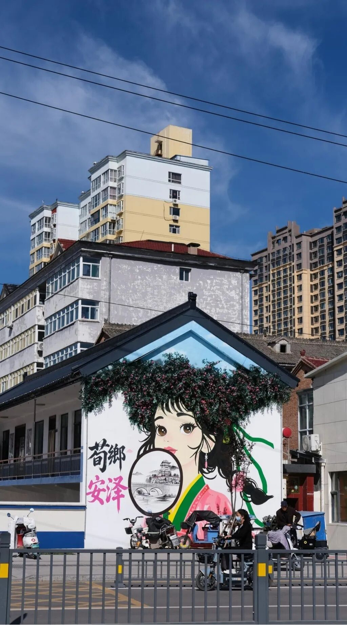 安泽县城街头，展现荀乡本土文化的主题墙绘。澎湃新闻记者 林平 图