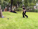 大哥一觉醒来发现自己成打卡景点了