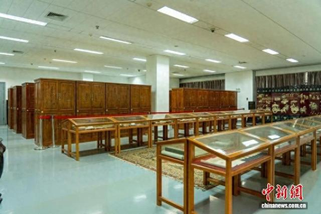 图为西北大学图书馆古籍珍藏室。西北大学图书馆供图