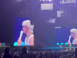 孙怡唐艺昕周翊然组团现身黄明昊重庆演唱会
