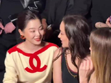 辛芷蕾香奈儿秀场生图，骨相美气质杀出重围
