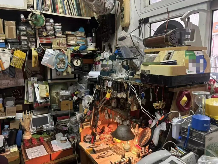 倪师傅的工作台。