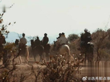 男人骑马颠崩溃，当场给马唱安魂曲