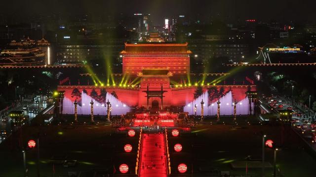 国庆假期，西安城墙景区被灯光点亮。（受访者供图）