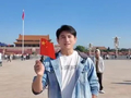 在天安门广场举五星红旗庆祝国庆，吴奇隆在台湾活动被取消，再发俩视频并回复网友：不赚钱也是这个立场