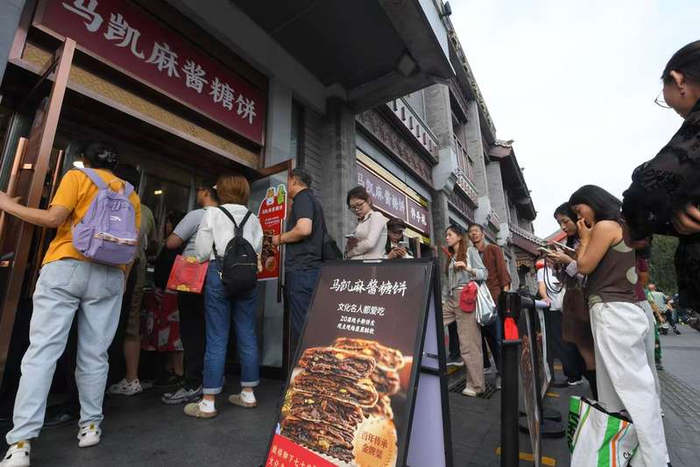 国庆假期期间，多家位于景区附近的餐饮门店迎来客流高峰。受访者供图
