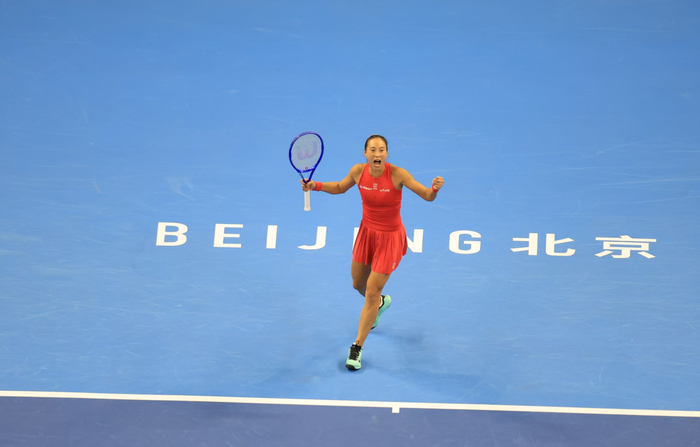 郑钦文打进中网女单8强。新京报记者 王飞 摄
