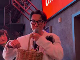 这个大叔是挺帅的嘞！