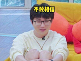 已成时代的眼泪？恋人掌心的樱花草，正随春日步调轻笑漫舞