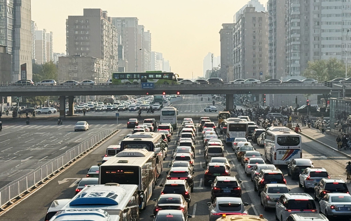 10月8日，双井路口车流量大。新京报记者 王贵彬 摄