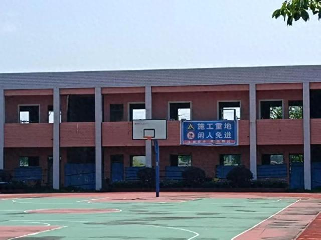 林加宏捐建的教学楼已经烂尾12年。本文图片来源 受访者 供图