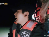 对着水面一本正经喊话和学鳄鱼叫，这哥的偶像包袱是彻底不要了