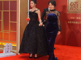 关晓彤红毯让C位