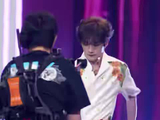 OMG俺们小丁这个扭胯完全夯爆了！不愧是我们主舞大人