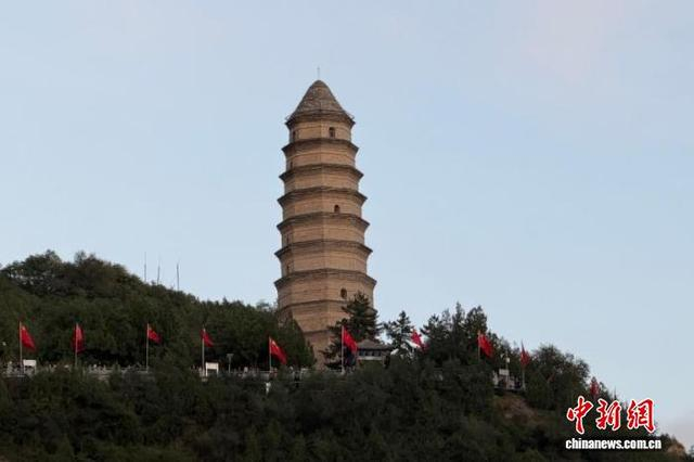 10月7日，陕西延安宝塔山一景。 中新社记者 李一璠 摄